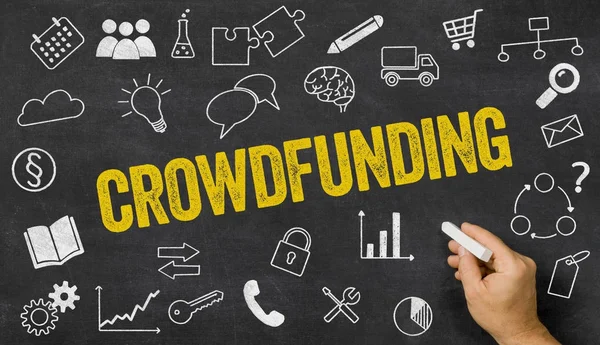 Crowdfunding geschreven op een schoolbord met pictogrammen — Stockfoto