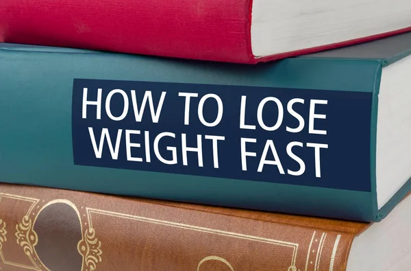 A boek met de titel hoe om gewicht te verliezen snel — Stockfoto