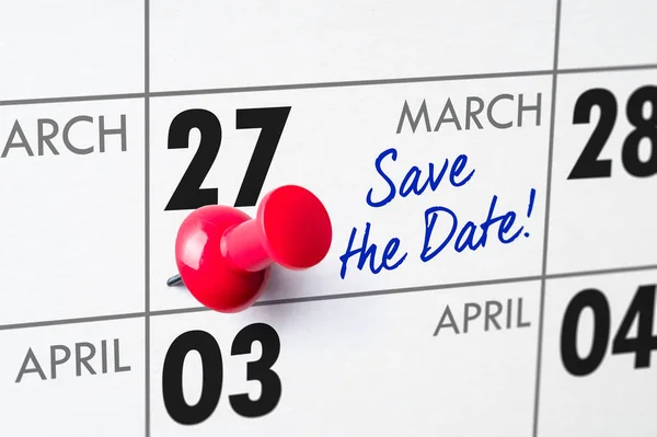 Calendario de pared con un alfiler rojo - 27 de marzo — Foto de Stock