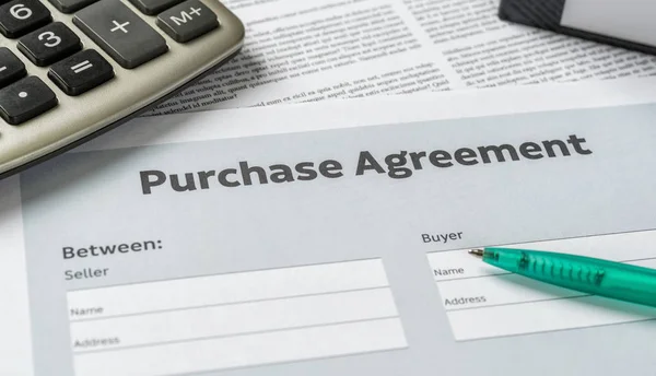 A Purchase agreement with a pen on a desk — Stock Photo, Image
