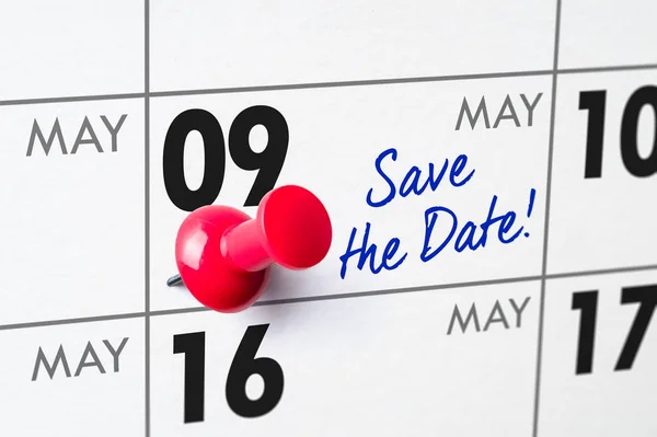 Wall calendar with a red pin - May 09 — Stock Photo, Image