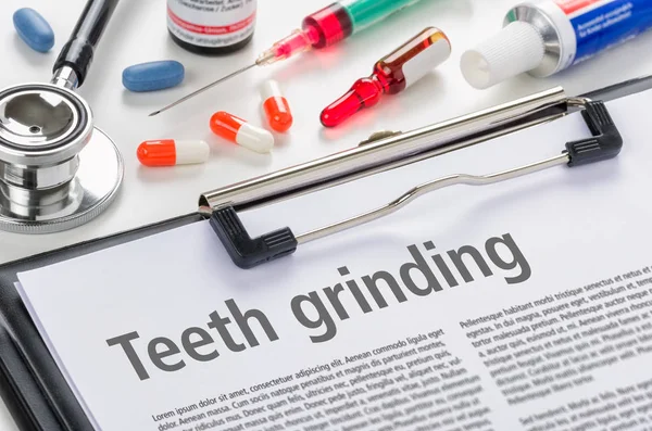 The diagnosis Teeth grinding on a clipboard — Stock Photo, Image