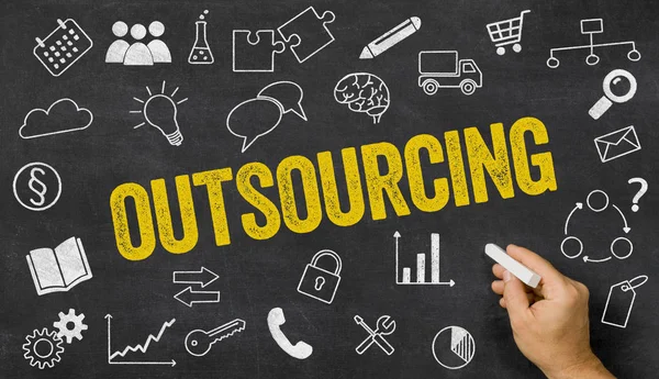 Outsourcing, napisany na tablicy z ikonami — Zdjęcie stockowe