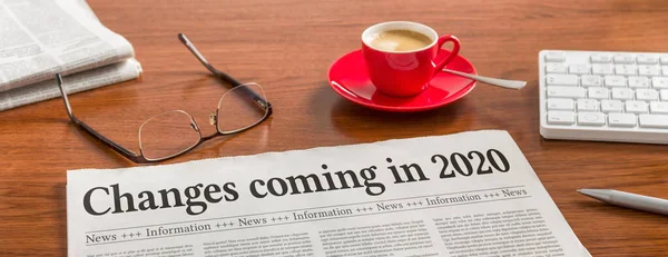 목재 책상에 관한 신문, 2020 년에 발행 될 변경 사항 — 스톡 사진