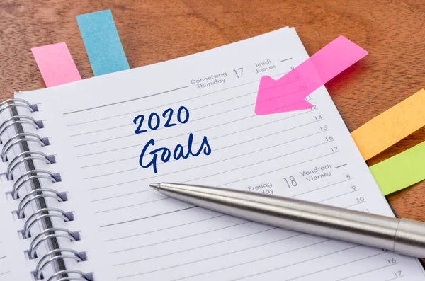Planejador diário com a entrada 2020 Objetivos — Fotografia de Stock
