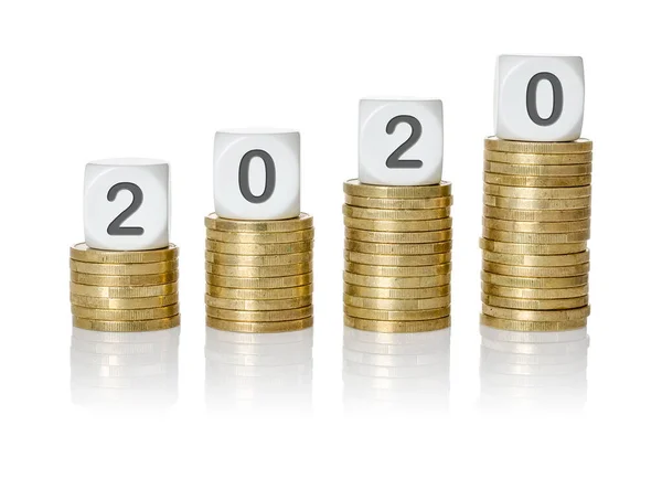 Rising coin stacks with letter dice - 2020 — Stock Photo, Image