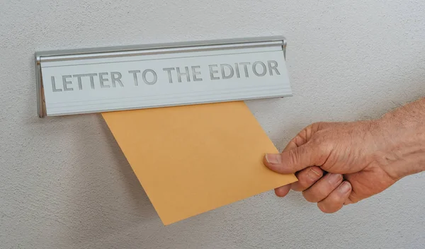 Une boîte aux lettres avec l'inscription Lettre à l'éditeur — Photo