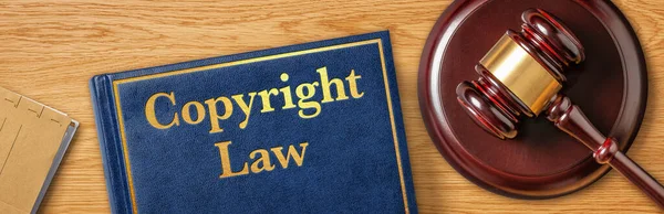 Ένα Σφυρί Ένα Βιβλίο Νόμου Copyright Law — Φωτογραφία Αρχείου