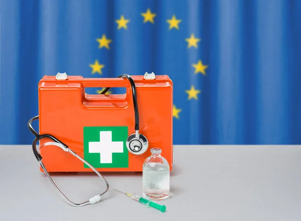Kit Primeiros Socorros Com Estetoscópio Seringa União Europeia — Fotografia de Stock