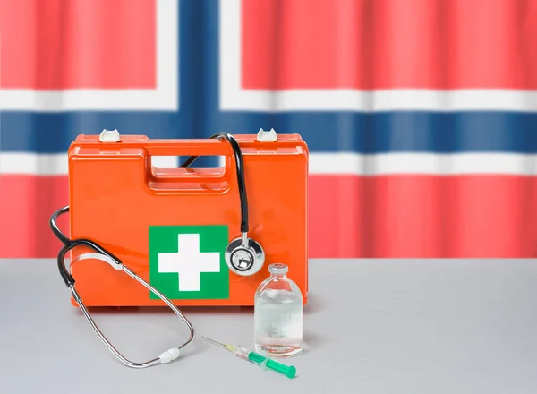 Verbandskasten Mit Stethoskop Und Spritze Norwegen — Stockfoto
