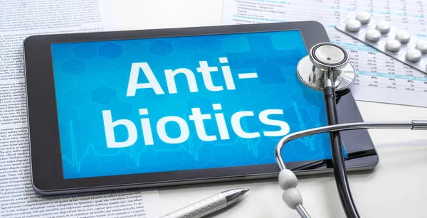 Palavra Antibióticos Exibição Tablet — Fotografia de Stock