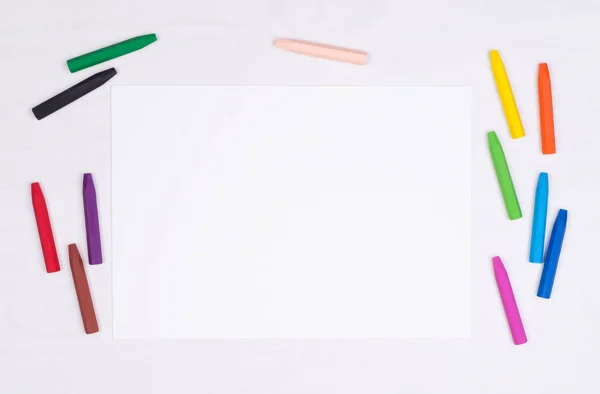 Leeg Vel Papier Met Kleurrijke Kleurpotloden Kid Bureau Bovenaanzicht Met — Stockfoto
