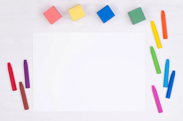 Trozo Papel Blanco Con Lápices Colores Escritorio Del Niño Vista — Foto de Stock