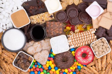 Çok fazla şeker içeren gıda. Diyet şeker obezite, diyabet ve diğer sağlık sorunları neden olur