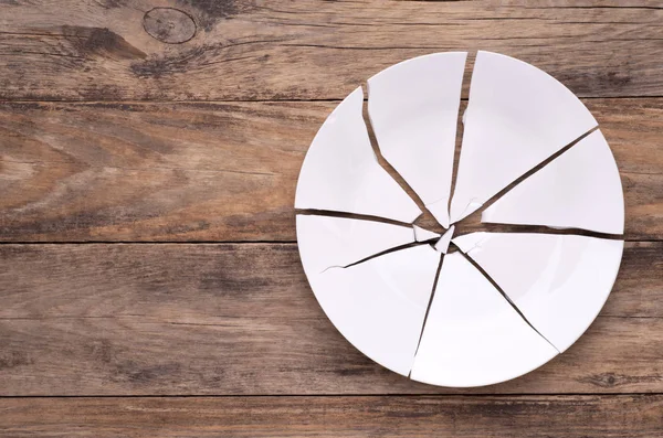 Broken Plate Wooden Background Top View — Stock Photo, Image