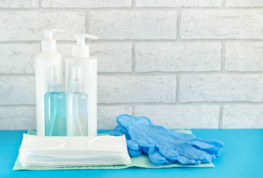 El dezenfektanı, cerrahi maske ve lateks eldivenler gibi virüs enfeksiyonunu önlemek için koruyucu ekipman