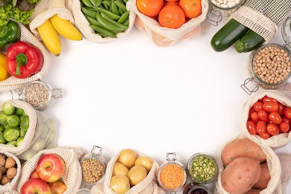 Geen Afval Concept Groenten Fruit Milieuvriendelijke Herbruikbare Katoenen Zakken Bovenaanzicht — Stockfoto