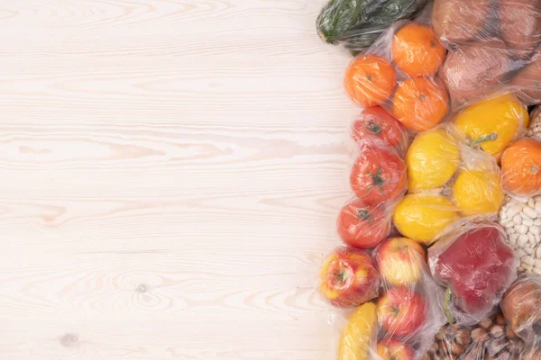 Groenten Fruit Plastic Zakken Bovenaanzicht Met Kopieerruimte — Stockfoto