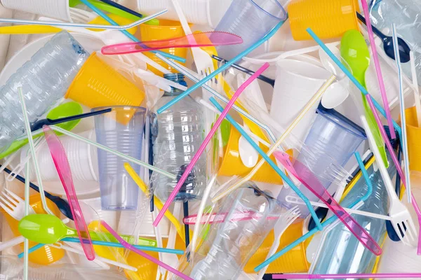 Oggetti Monouso Plastica Monouso Come Bottiglie Tazze Forchette Cucchiai Cannucce — Foto Stock