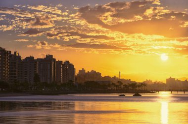 Beira-Mar Norte | Florianopolis | Brezilya / Avenida Beira-Mar Norte, Florianopolis bir cadde. Hercilio Luz köprü alt kısmında ve adanın kuzeyinde erişim viyadük arasında şehrin orta kısmında yer alır.