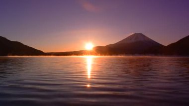 Mt.Fuji sabah kızdırma dan gündoğumu Gölü Motosu Japonya 02/06/2018
