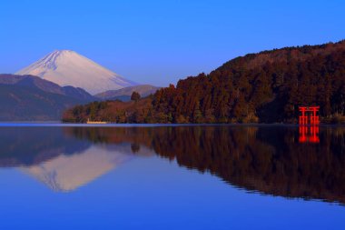 Mt. Fuji ve barış Gölü ASHI Hakone Torii Japonya 02/09/2018