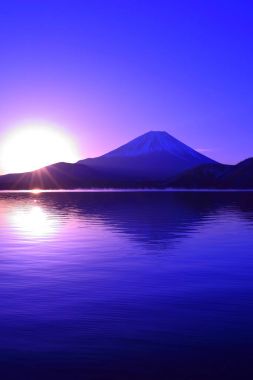 Fuji Dağı ve Gölü Motosu dan gündoğumu Japonya 02/05/2018