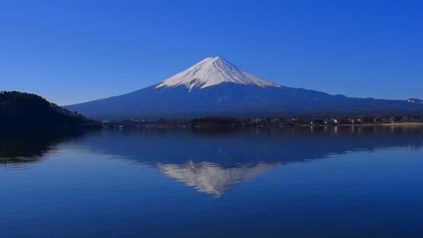 Monte Fuji Março Céu Azul Céu Limpo Lago Kawaguchi Japão — Vídeo de Stock