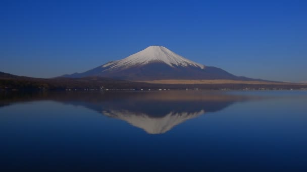 Перевернутий Образ Fuji Синє Небо Ясно Погода Від Озера Фігура — стокове відео
