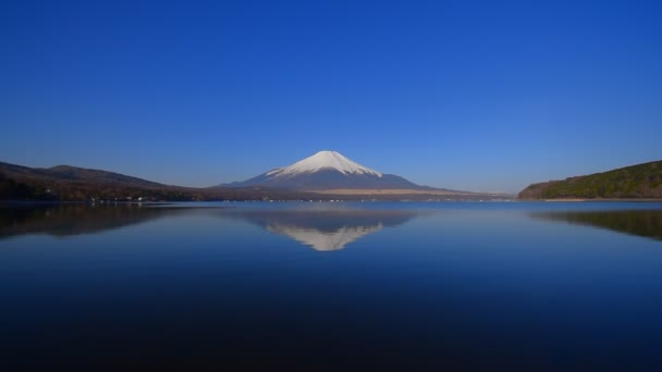 蓝天富士山的倒置图像日本 Yamanakako 湖宽角全景 2018 — 图库视频影像