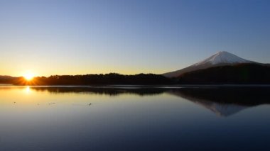 Sunrise ve Mount. Kawaguchi Gölü 'nden Fuji Yamanashi Bölgesi Japonya 12 / 05 / 2019