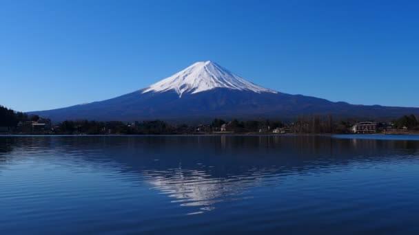 Fuji Clear Blue Sky Ubuyagasaki Lake Kawaguchi Japan 2020 Mov — Stockvideo