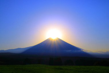 Fujinomiya 'daki Asagiri Platosu' ndan Fuji Elmas Dağı Japonya 04 / 03 / 2020