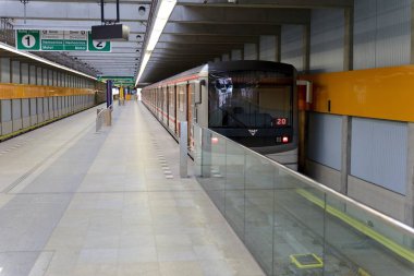 Çek Cumhuriyeti, Prag - 28 Ocak 2018: Metro İstasyonu ve Prag tren