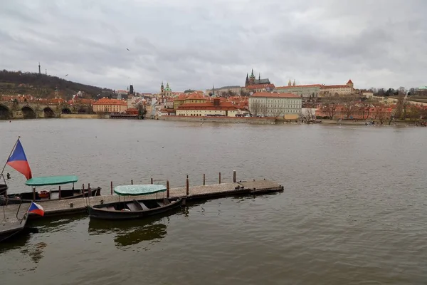 Κάστρο Της Πράγας Πάνω Στον Ποταμό Μολδάβα Στην Πράγα Τσεχική — Φωτογραφία Αρχείου