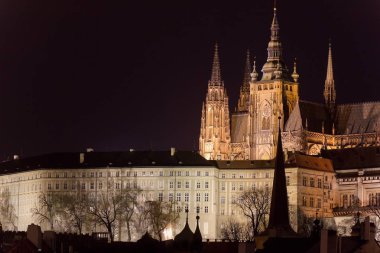 St. Vitus Katedrali ve Prag Kalesi'ne gece, Prague, Çek Cumhuriyeti.