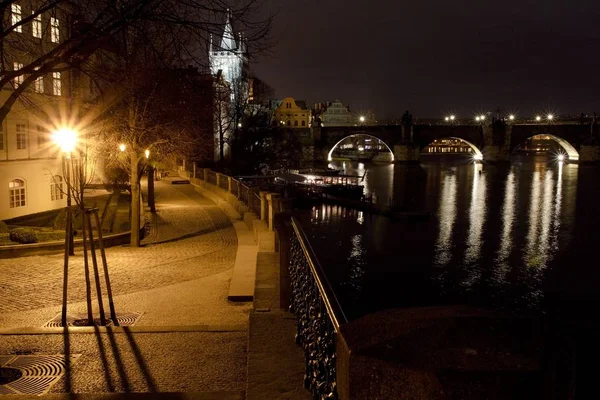 Pemandangan Malam Menara Jembatan Kota Tua Dan Jembatan Charles Praha — Stok Foto