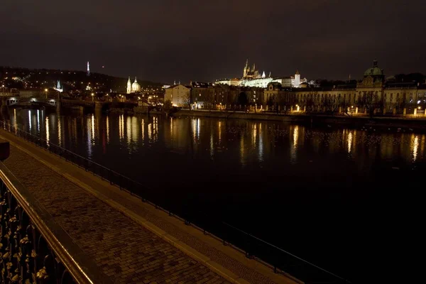 Vitus Cathedral Och Pragborgen Natten Prag Tjeckien Stockbild