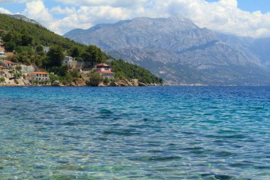 Biokovo Dağları ile Güney Dalmaçya Hırvatistan Adriyatik Denizi'nin güzel manzara 
