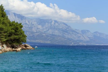 Biokovo Dağları ile Güney Dalmaçya Hırvatistan Adriyatik Denizi'nin güzel manzara 