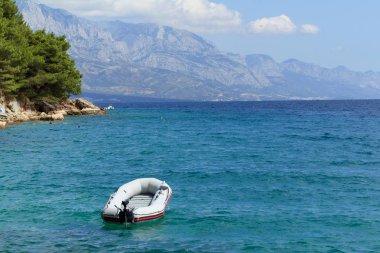 Biokovo Dağları ile Güney Dalmaçya Hırvatistan Adriyatik Denizi'nin güzel manzara 