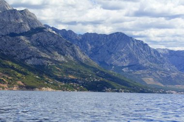Biokovo Dağları ile Güney Dalmaçya Hırvatistan Adriyatik Denizi'nin güzel manzara 