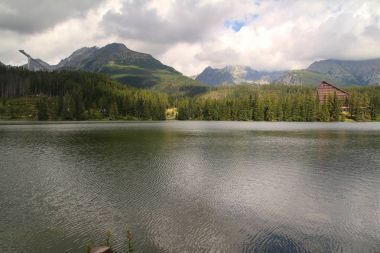 Yüksek Tatras dağlar-trbsk Pleso Köyü Ulusal parkta Slovakya görünümünü