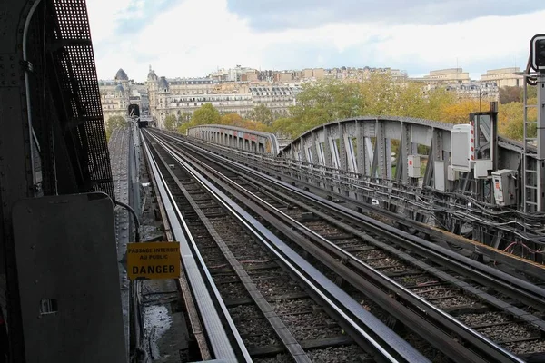 París Francia Octubre 2013 Estación Metro Ciudad Con Vías Férreas —  Fotos de Stock