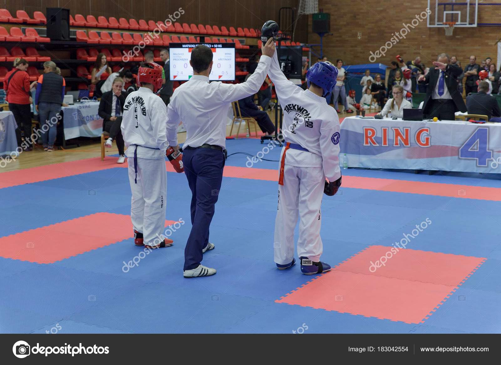 Nymburk Republique Tcheque 4 Novembre 2017 Championnat De Republique Tcheque De Taekwondo Itf A Nymburk Republique Tcheque Les Jeunes Athletes De Taekwondo Se Battent Pendant La Competition Photo Editoriale C Martinh76 183042554