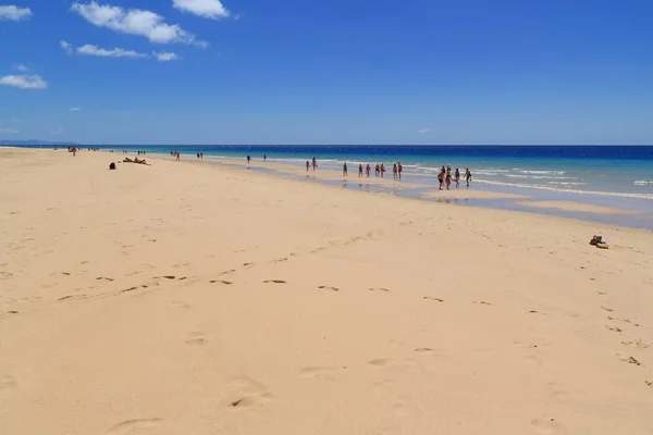 Morro Jable, Fuerteventura / Spanien, 27 maj 2017: stranden i Morro Jable, Fuerteventura-Kanarieöarna — Stockfoto