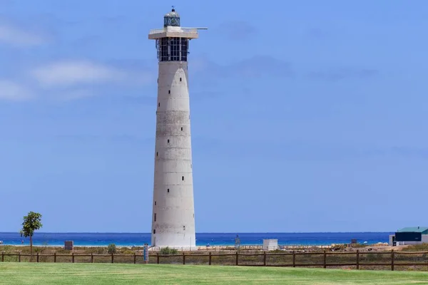 Phare sur une plage à Morro Jable, Fuerteventura- Îles Canaries — Photo