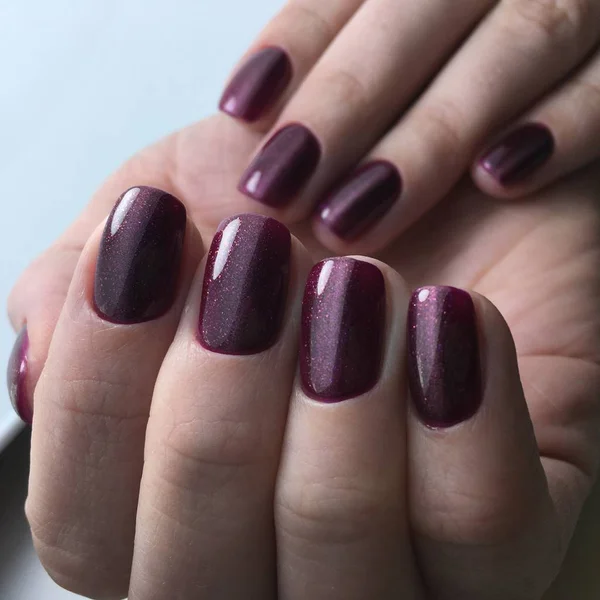 Ongles Oeil Chat Violet Pour Femme Dans Salon Beauté — Photo