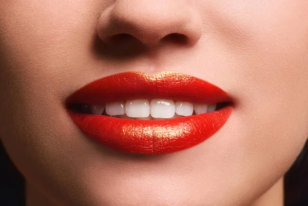 Lèvres Rouges Fille Visage Maquillage — Photo