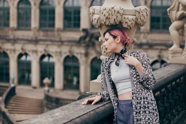 Beautiful Pensive Young Woman Looking Away While Standing Baroque Palace — Stock Photo, Image